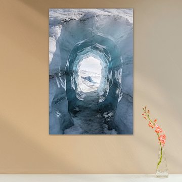 Tunnel de glace – Photographie artistique sur le thème des glaciers, dans des tons de bleu glacier sur Albert Klee
