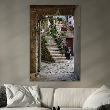 Straatje in Rovinj 2 van Erik Buitenhuis