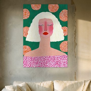 Portret van een vrouw met wit haar tegen een groene achtergrond van Niklas Maximilian