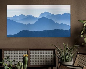 Berglandschaft "Die blauen Berge" von Coen Weesjes