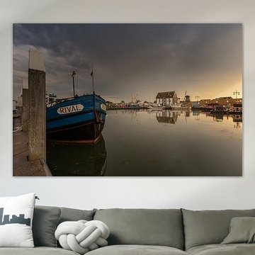 Oudeschild haven bij zonsondergang met dreigende lucht van KB Design & Photography (Karen Brouwer)