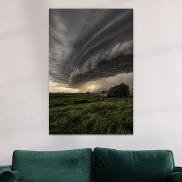 Stormfront – Dramatic Supercell over the Countryside