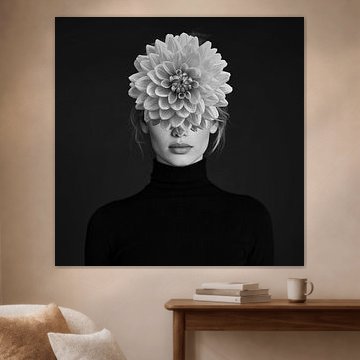Symmetrie, portret van vrouw met Dahlia