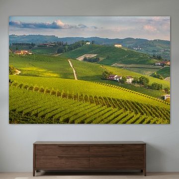 Sonnenuntergang über den Weinbergen der Langhe bei Alba, Piemont von Stefano Orazzini
