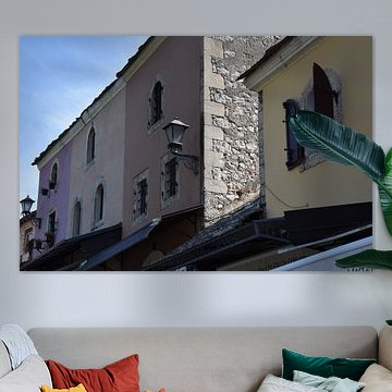 Maisons aux couleurs pastel à Mostar 1 sur Erik Buitenhuis