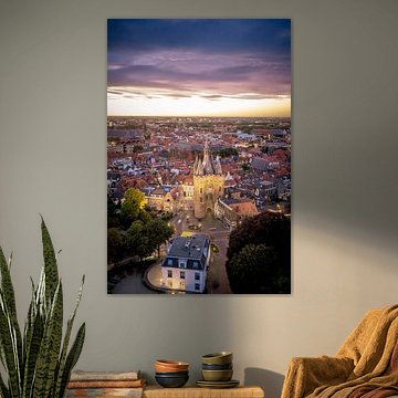 Das Sassenpoort-Tor in Zwolle in der Innenstadt – Abendansicht