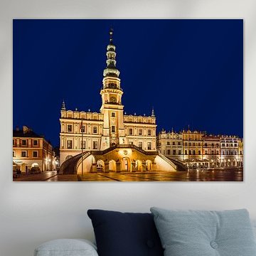 Rathaus von Zamość, Polen, am Abend von Adelheid Smitt