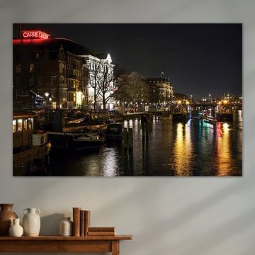 Avondfoto van Amsterdam met zicht op theater carre en de Amstel