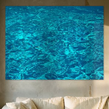 Kristalline Reflexe: Sanftes Wellenspiel in Blau No. 03 von GreenART by Hubert Fenzl