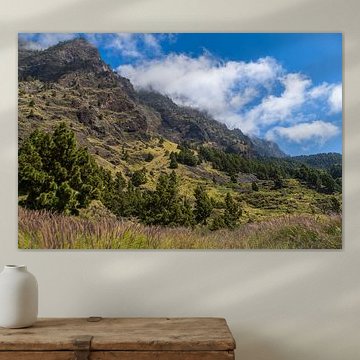 Paysage montagneux sauvage à La Palma sous un ciel nuageux spectaculaire sur Natalia Gebauer Studio