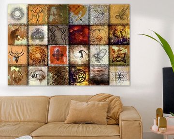 Collage in okertinten met tekens en symbolen van Rietje Bulthuis