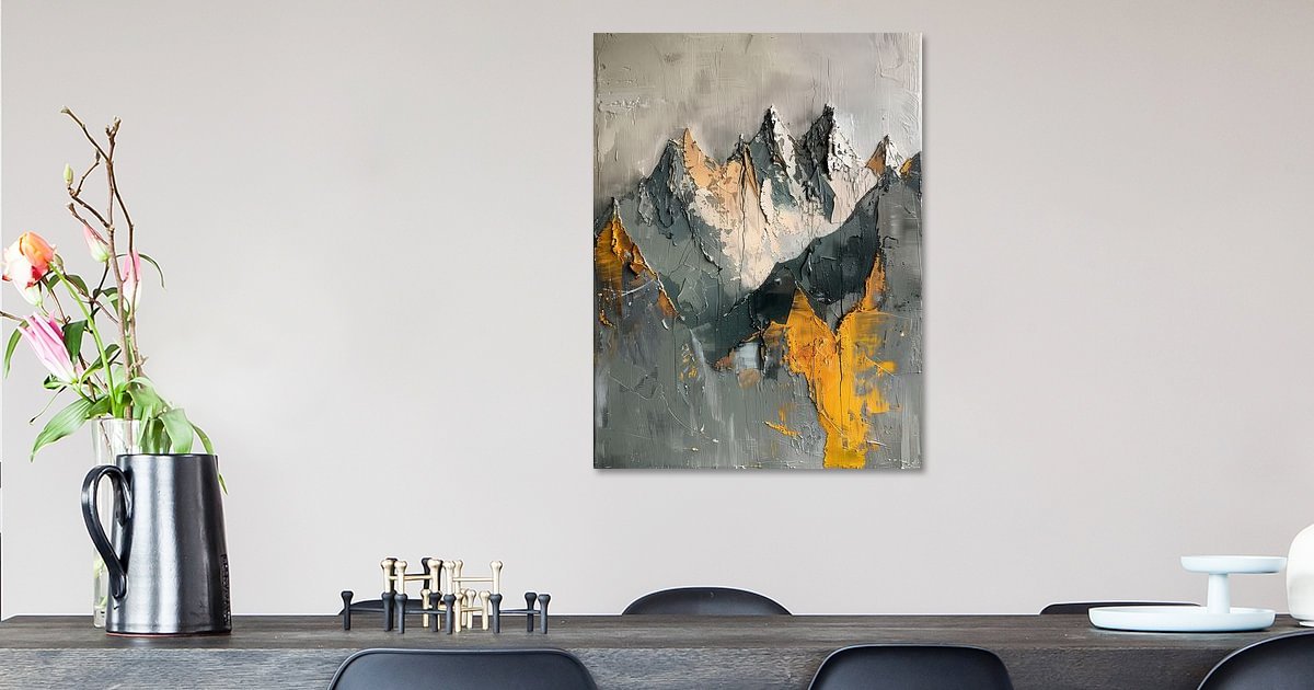 Bergmassief in Grijs, Goudoker en Stuc in een interieur