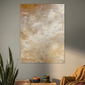 Sand und Wolken | Abstrakte Malerei in Beige und Gold von Lauren Wilde