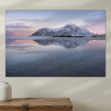 Winterliche Spiegelung bei Skagsanden, Lofoten von Thom Brouwer