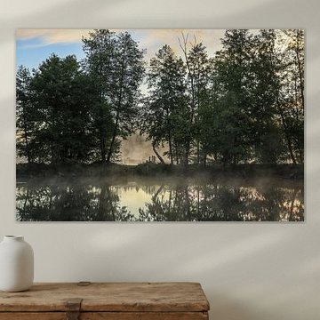 Uferlandschaft Schwackenreuter Seen mit Schottischem Hochlandrind im Nebel von BlattArt - Christine Horn