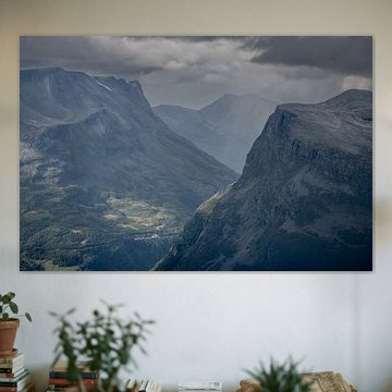 Montagnes et vallées norvégiennes - Paysages spectaculaires en Norvège sur Nanda Bussers