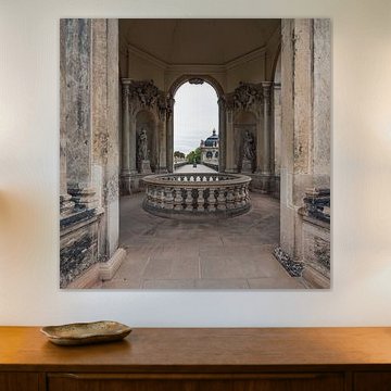 Dresdner Zwinger – Symmetrisches Sandstein-Zentrum unter dem Kronentor von Wandbilder Onlineshop