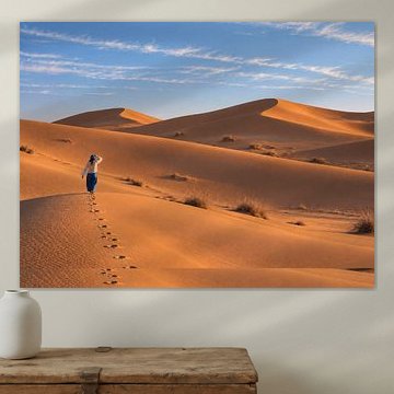 Solo vrouw in de woestijn van Lizet Wesselman
