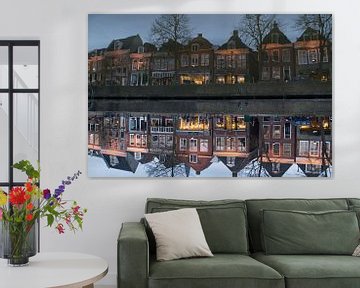 Diepswal in Dokkum in het avondlicht, reflectie van Tim Groeneveld