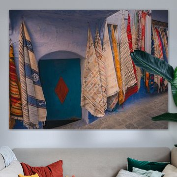 Berberteppiche an der Wand in Chefchaouen