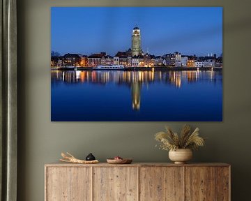 Skyline von Deventer am Fluss IJssel am Abend von Merijn van der Vliet