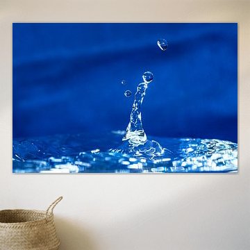 Goutte d'eau qui rebondit, en bleu