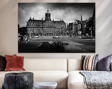 Paleis op de Dam en de Nieuwe Kerk 60-er jaren zwart-wit by PIX URBAN PHOTOGRAPHY