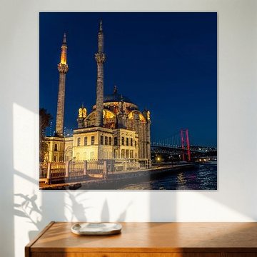 Ortaköy Moschee und Bosporusbrücke