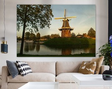  Stadswal Dokkum met molen Zeldenrust in avondlicht