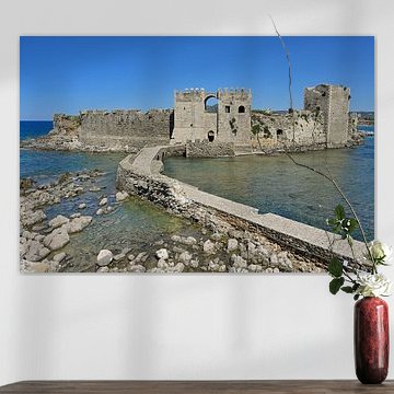 Le château de Methoni, avec un pont en pierre enjambant la mer sur Tomherkules
