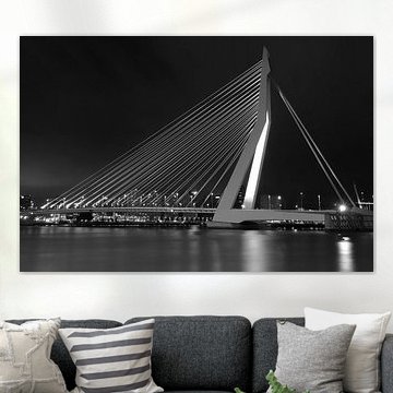 Le pont Erasmus en noir et blanc – Rotterdam la nuit sur Elisabeth Rozenberg