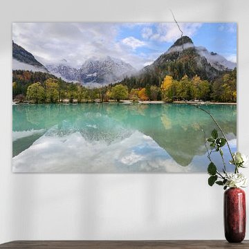 Herbstliche Spiegelungen am Jasna-See – Slowenien