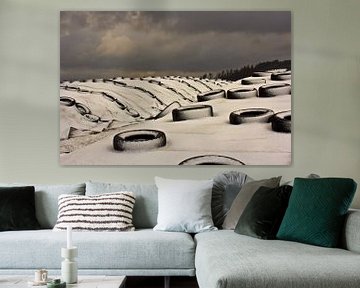 winter landscape with snow tires sur Caroline van Sambeeck