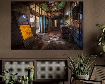 Abandoned factory in the Netherlands by Steven Dijkshoorn