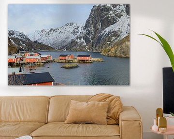 Vissershutten in het dorp Nusfjord op de Lofoten in Noorwegen van Sjoerd van der Wal