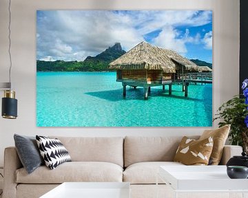 Overwater resort met rieten dak op Bora Bora van iPics Photography