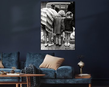 Meisjes Waterlooplein 60-er jaren Zwart-Wit von PIX URBAN PHOTOGRAPHY