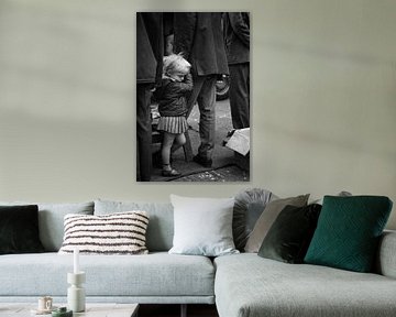 Klein meisje Waterlooplein 60-er jaren Zwart-Wit van PIX URBAN PHOTOGRAPHY