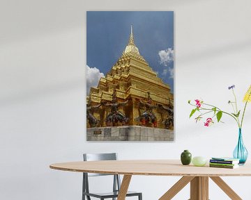 Gouden tempel bij Wat Phra Kaew Bangkok by Marilyn Bakker
