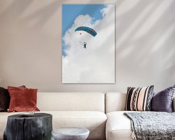 Parachutisten in dubbelsprong by Tonko Oosterink