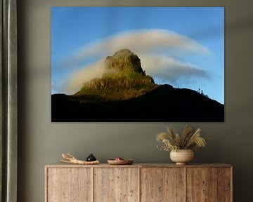 Berg en wolk van Michel van Kooten
