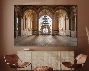 Cage d'escalier dans le casino. sur Roman Robroek - Photos de bâtiments abandonnés