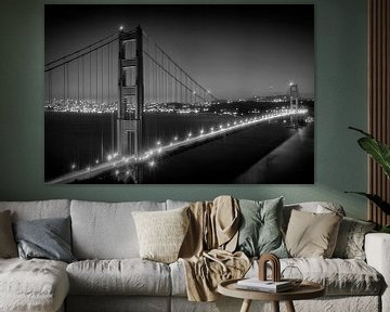 Evening Cityscape of Golden Gate Bridge | Monochrome van Melanie Viola