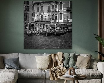 Italië in vierkant zwart wit, Venetië - Hotel Marconi - Grand Canal