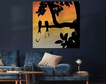 Silhouet van paradijs vogels met op de achtergrond de zonsondergang van Gonnie van Hove