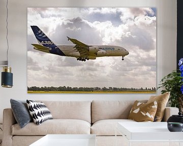 1ste Airbus A380 op Schiphol (2010) van Roel Ovinge