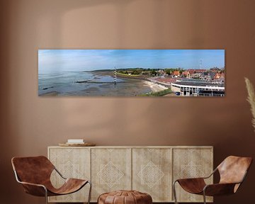 Oost-Vlieland, panorama van het dorp en de Waddenzee van Roel Ovinge