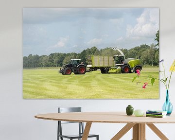 hakselaar en transport van gras met tractor en wagen van Tonko Oosterink