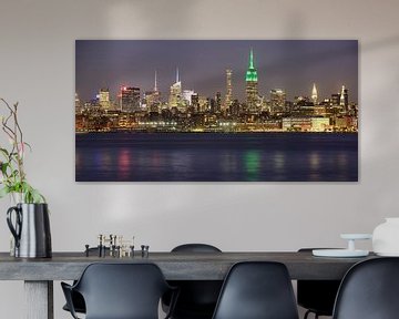 Midtown Manhattan Skyline in New York mit dem Empire State Building am Abend, Panorama von Merijn van der Vliet