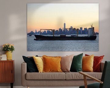 Manhattan Skyline in New York met een passerend schip